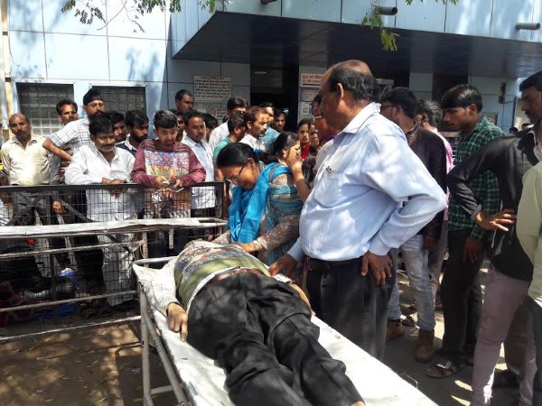 मरीज ने स्ट्रेचर में तोड़ा दम, मारपीट से कार्डियोलॉजी हुआ बंद मरीज ने स्ट्रेचर में तोड़ा दम, मारपीट से कार्डियोलॉजी हुआ बंद