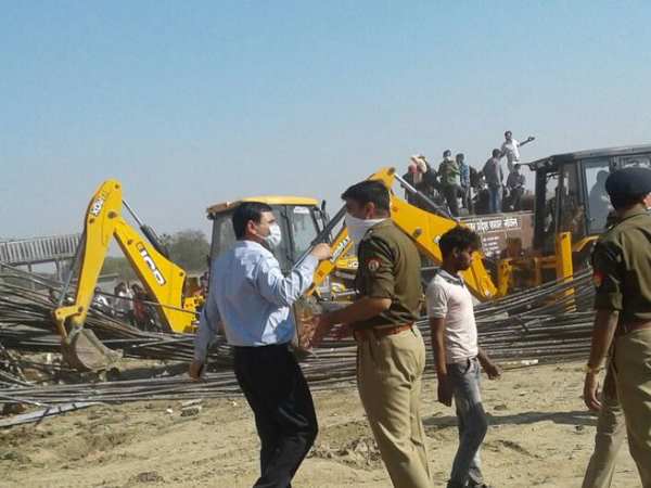 कानपुर:कोल्ड स्टोरेज ढहा, कई लोगों के अंदर दबे होने की आशंका