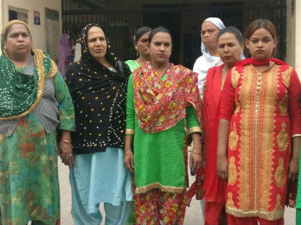 Real transgenders protest against fake Kinners in Agra.