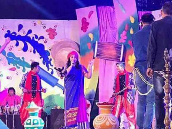 PICS: लालू के गाने ने मिटा दी दूरियां, एक मंच पर साथ दिखे राजनीति के जानी दुश्मन