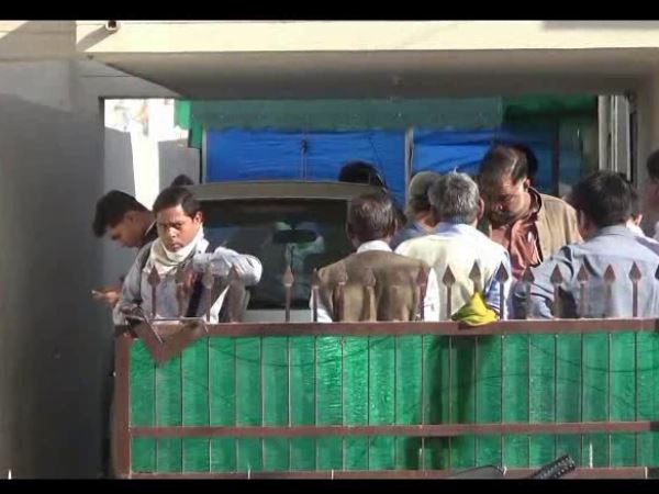 नई सरकार के इंतजार में लापरवाह यूपी पुलिस, डायल 100 की सेवा बेपरवाह