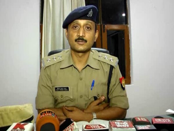 500 रुपए की दिहाड़ी पर प्रिंसिपल ने रखे थे गुर्गे, स्कूल के अंदर से ही चलाता था नकल का कारोबार