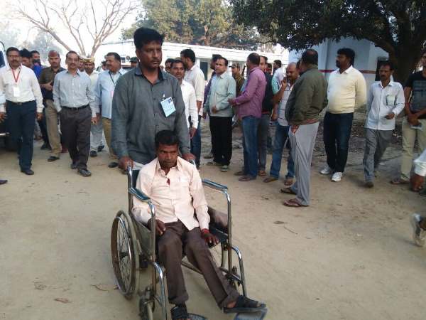 यूपी चुनाव: देखिए छठे चरण में वोटिंग की LIVE तस्वीरें