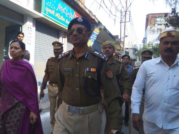 यूपी चुनाव: देखिए छठे चरण में वोटिंग की LIVE तस्वीरें