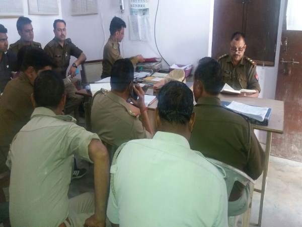 योगी के आते ही थानों का बदला नजारा, फरियादियों को पानी और जूस भी