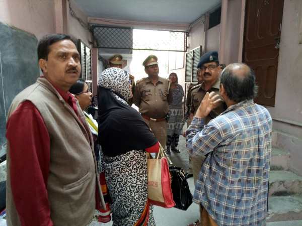 योगी के आते ही थानों का बदला नजारा, फरियादियों को पानी और जूस भी