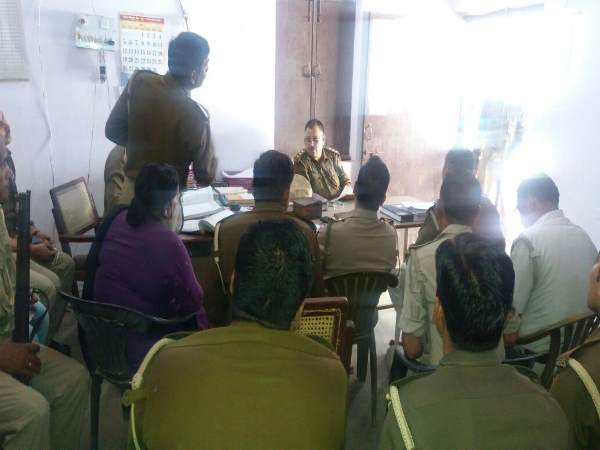 योगी के आते ही थानों का बदला नजारा, फरियादियों को पानी और जूस भी