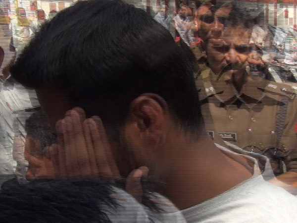 यूपी में योगीराज आते ही आई रोमियो की शामत, मेरठ की तस्वीरें देखिए