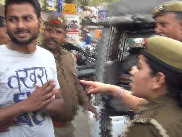 यूपी में योगीराज आते ही आई रोमियो की शामत, मेरठ की तस्वीरें देखिए