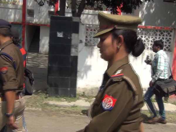 यूपी में योगीराज आते ही आई रोमियो की शामत, मेरठ की तस्वीरें देखिए