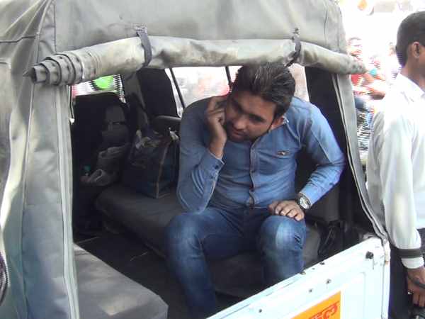 यूपी में योगीराज आते ही आई रोमियो की शामत, मेरठ की तस्वीरें देखिए