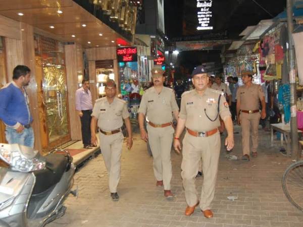 ये तस्वीरें बता रही हैं, योगी सरकार में शराबियों की खैर नहीं