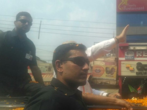 पीएम मोदी का अपने संसदीय क्षेत्र वाराणसी में रोड शो, देखिए दिलचस्प तस्वीरें