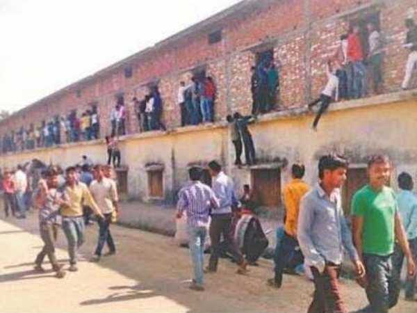 UP BOARD परीक्षा में नकल की तस्वीरें बिहार को भी कर रही फेल!