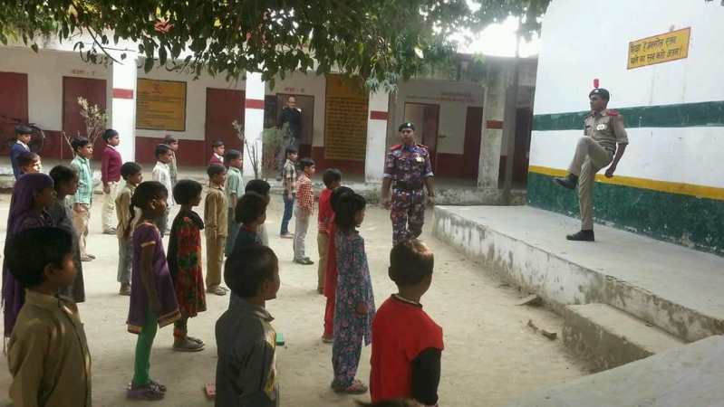 अनपढ़ों को शिक्षित कर शिक्षा की अलख जगा रहे हैं शाहे आलम