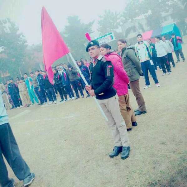 अनपढ़ों को शिक्षित कर शिक्षा की अलख जगा रहे हैं शाहे आलम