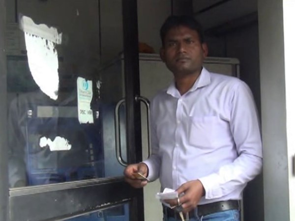 सावधान: नकली नोट के बाद अब लिखावटी नोट दे रहा है ATM, इंडियन ओवरसीज बैंक का है मामला