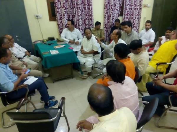 मां विंध्यवासिनी दरबार में बदली व्यवस्था, पान-गुटखा खाकर मंदिर नहीं आएंगे पंडा/ पुरोहित