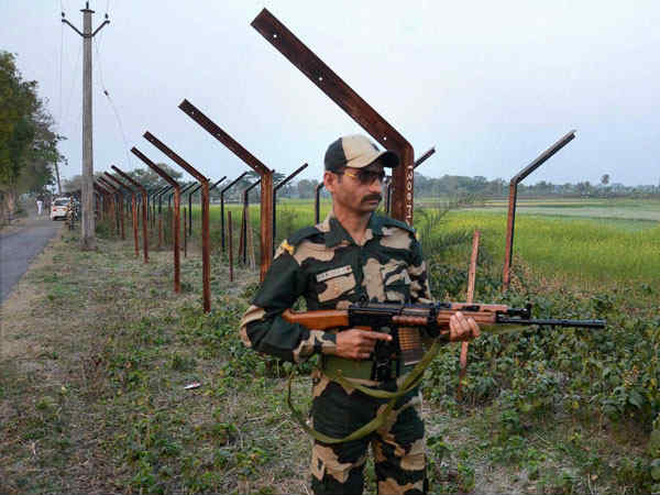 पैरामिलिट्री में बढ़ा वीआरएस लेने का ट्रेंड, एक वर्ष में 450 प्रतिशत का इजाफा पैरामिलिट्री में बढ़ा वीआरएस लेने का ट्रेंड, एक वर्ष में 450 प्रतिशत का इजाफा