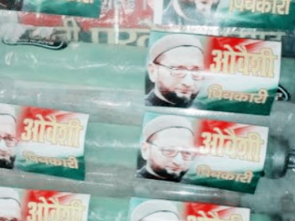 होली: 'मोदी' को 'डिंपल' पिचकारी तो 'अखिलेश' को 'गधा' पिचकारी की टक्कर