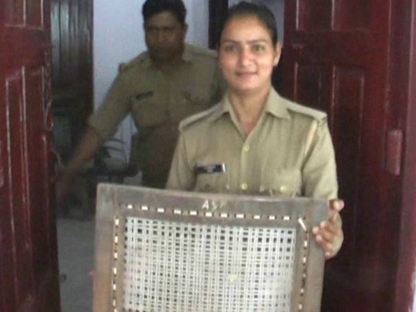 योगी राज में यूपी पुलिस का यह रूप भी देख लीजिए, खास VIDEO
