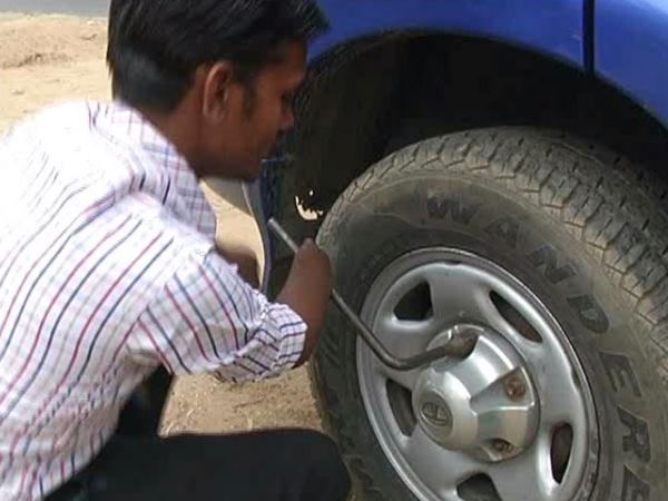 जिस काम में खोए दोनों हाथ उसी काम में हासिल की महारथ, हर कोई करता है इन्हें सलाम