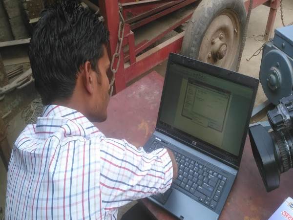 जिस काम में खोए दोनों हाथ उसी काम में हासिल की महारथ, हर कोई करता है इन्हें सलाम