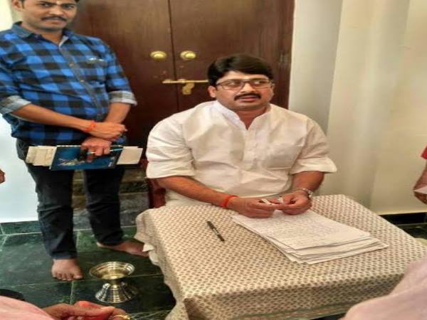 कैसै लगता है कुंडा में राजा का दरबार? देखिए तस्वीरें कैसै लगता है कुंडा में राजा का दरबार? देखिए तस्वीरें