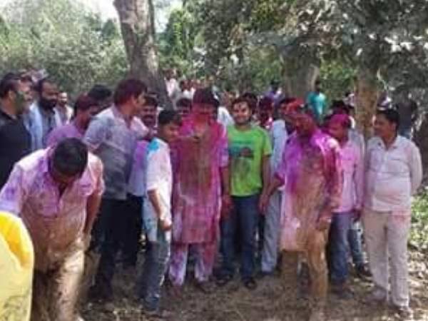 राजा भैया ने जनता के साथ कैसे मनाई होली, देखिए तस्वीरें