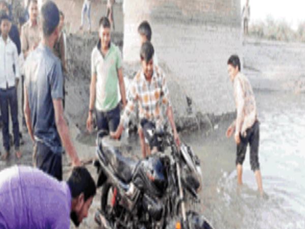 मो. शमी हत्याकांड में इस्तेमाल बाइक समेत हत्थे चढ़ा पिस्टल सप्लायर