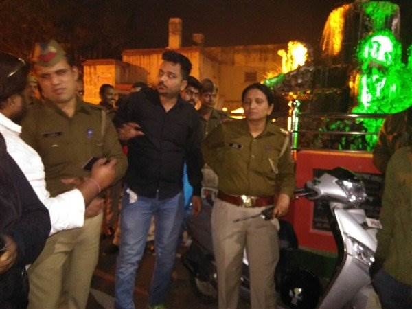  शाहजहांपुर: पुलिस पर हमला करने के जुर्म में बीजेपी प्रत्याशी के बेटे गिरफ्तार