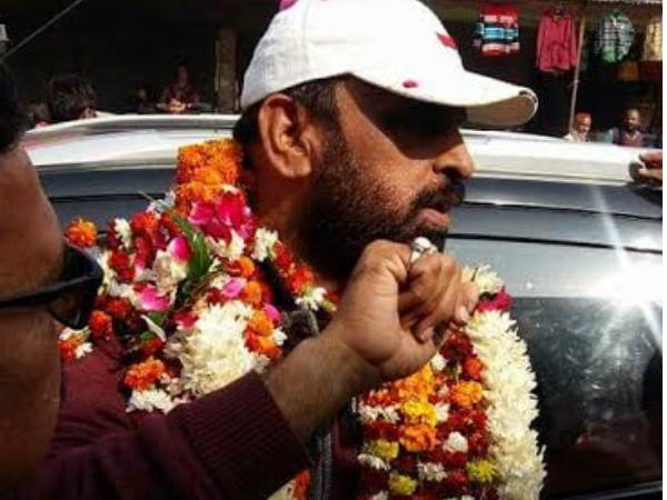 पूर्व मंत्री राकेशधर त्रिपाठी के रिश्तेदार सपा नेता गिरफ्तार पूर्व मंत्री राकेशधर त्रिपाठी के रिश्तेदार सपा नेता गिरफ्तार