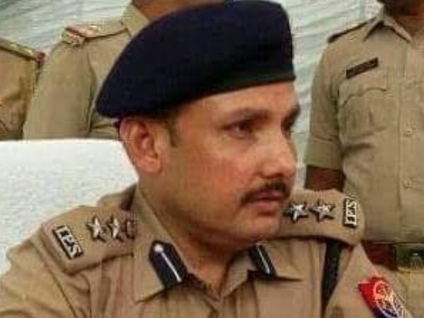 एसएसपी मुरादाबाद ने आचार संहिता के दौर में चुनाव आयोग के नियम कायदों की उड़ाई धज्जियां