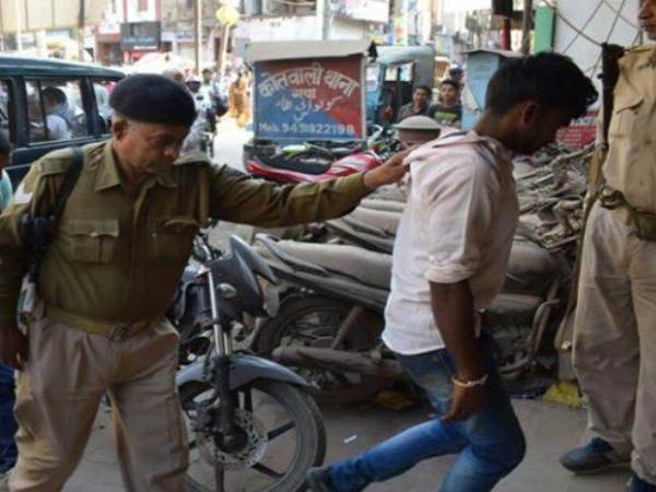 बिहार: सेक्स रैकेट का पर्दाफाश, 10 लड़कियों समेत 2 छात्र गिरफ्तार