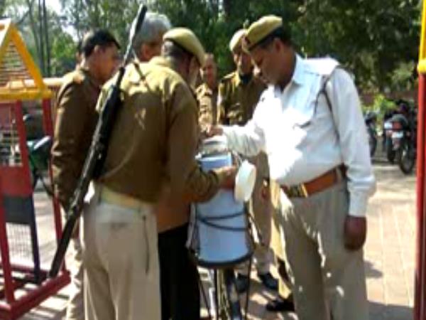 ISIS की धमकी के बाद ताजनगरी में पुलिस की बढ़ाई गई सुरक्षा