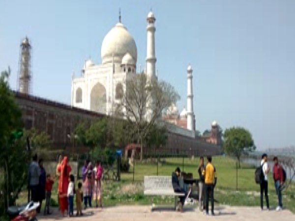 ISIS की धमकी के बाद ताजनगरी में पुलिस की बढ़ाई गई सुरक्षा