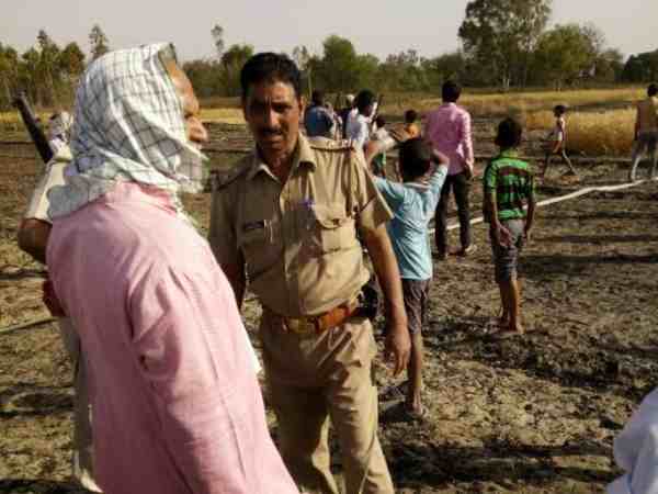 सरकारी लापरवाही से जली 60 बीघे की फसल,'सीएम योगी दें मुआवजा'