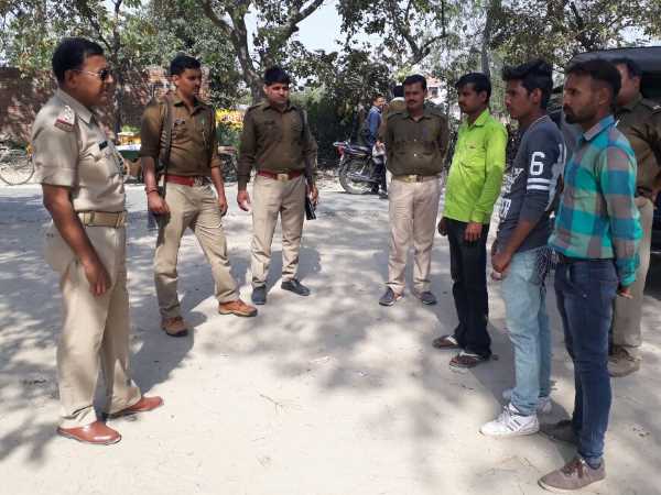 पूरे यूपी में पुलिस ने शुरु किया एंटी रोमियो अभियान, तस्‍वीरें आई सामने