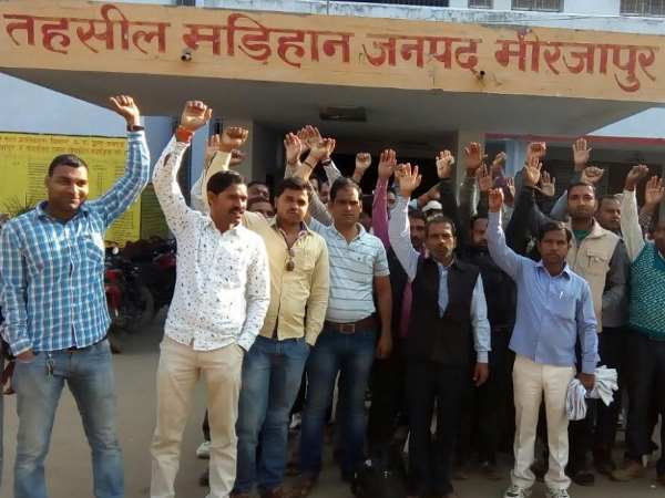 चाय नहीं मिलने से नाराज चुनाव कर्मियों ने SDM को बनाया बंधक