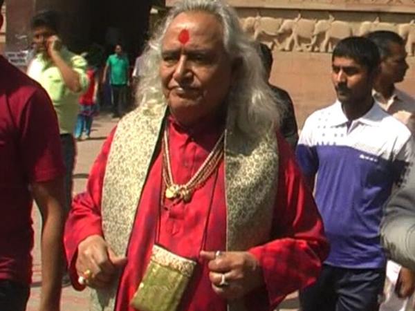 यूपी चुनाव: वाराणसी समेत सात जिलों की 40 सीटों पर हो रही है वोटिंग, देखिए LIVE तस्वीरें और वीडियो