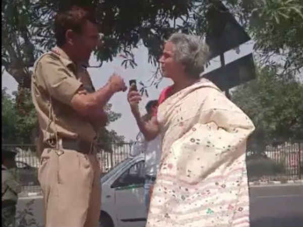 VIDEO: महिला ने दिल्ली पुलिस अधिकारी से कहा 'तेरी औकात क्या है दिखाऊं तुझे' VIDEO: महिला ने दिल्ली पुलिस अधिकारी से कहा 'तेरी औकात क्या है दिखाऊं तुझे'
