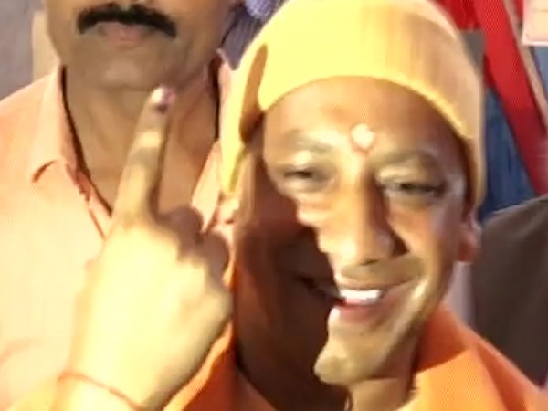 यूपी चुनाव: देखिए छठे चरण में वोटिंग की LIVE तस्वीरें