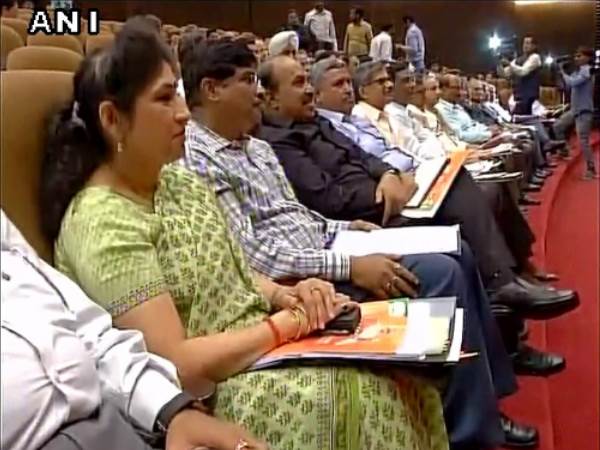 यूपी की योगी सरकार का पहला दिन और 10 बड़े कदम यूपी की योगी सरकार का पहला दिन और 10 बड़े कदम