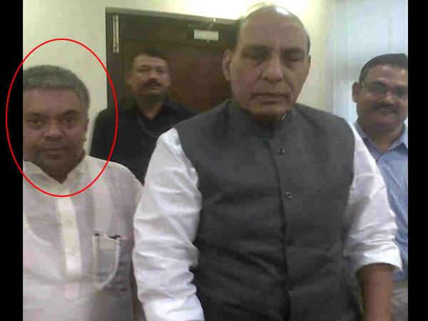 बड़े नेताओं के साथ राघवेंद्र की तस्वीरें