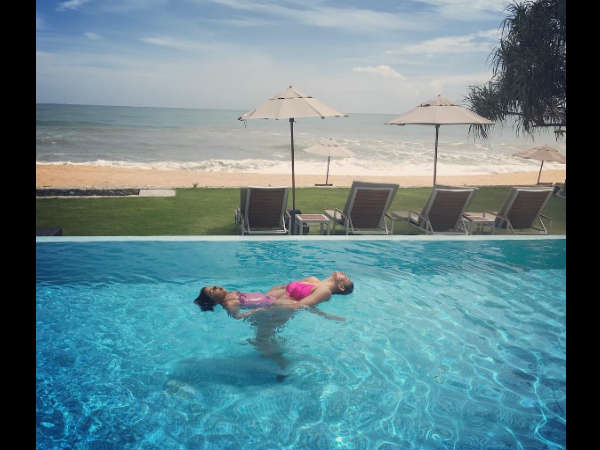 दो बेटियों को गोद लिया दो बेटियों को गोद लिया