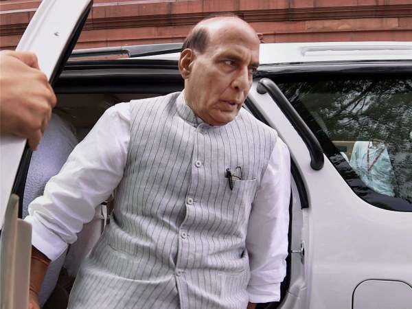 सोशल मीडिया का इस्तेमाल कर रहा पाक: राजनाथ सोशल मीडिया का इस्तेमाल कर रहा पाक: राजनाथ