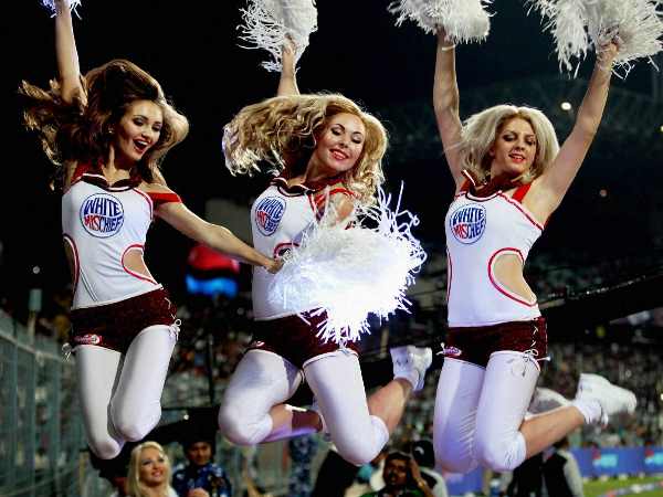 फोटोशूट के मिलते हैं अलग से पैसे