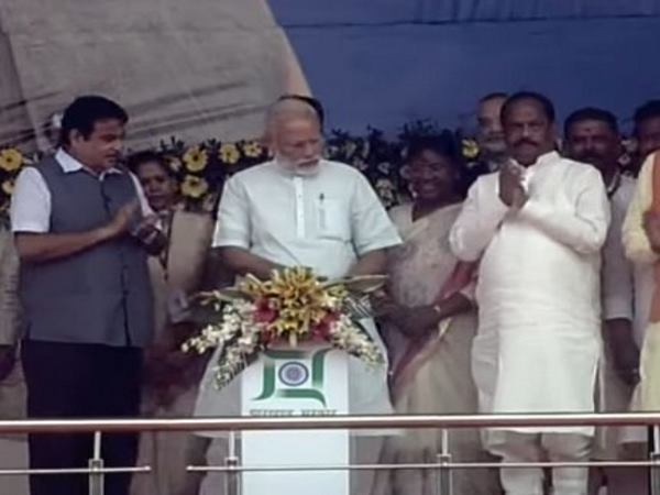 हम जलमार्ग पर भी दे रहे हैं ध्यान