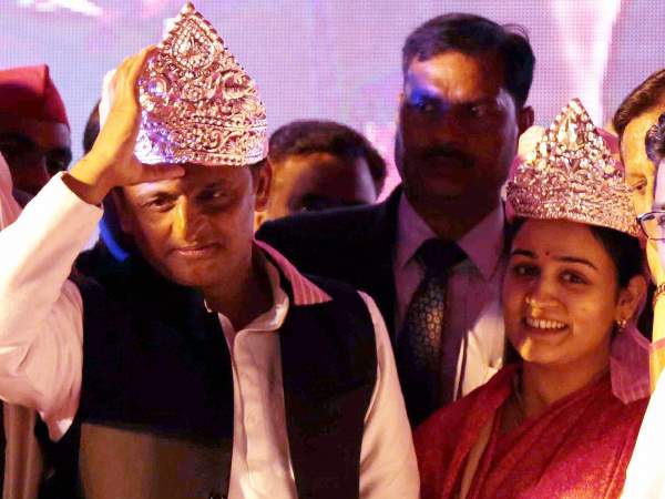 अपर्णा ने कहा- अखिलेश भैया, नेताजी को सौंपे सपा की बागडोर