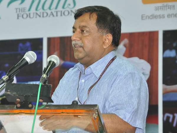 योगी की रफ्तार देखकर अधिकारी भी हैरान